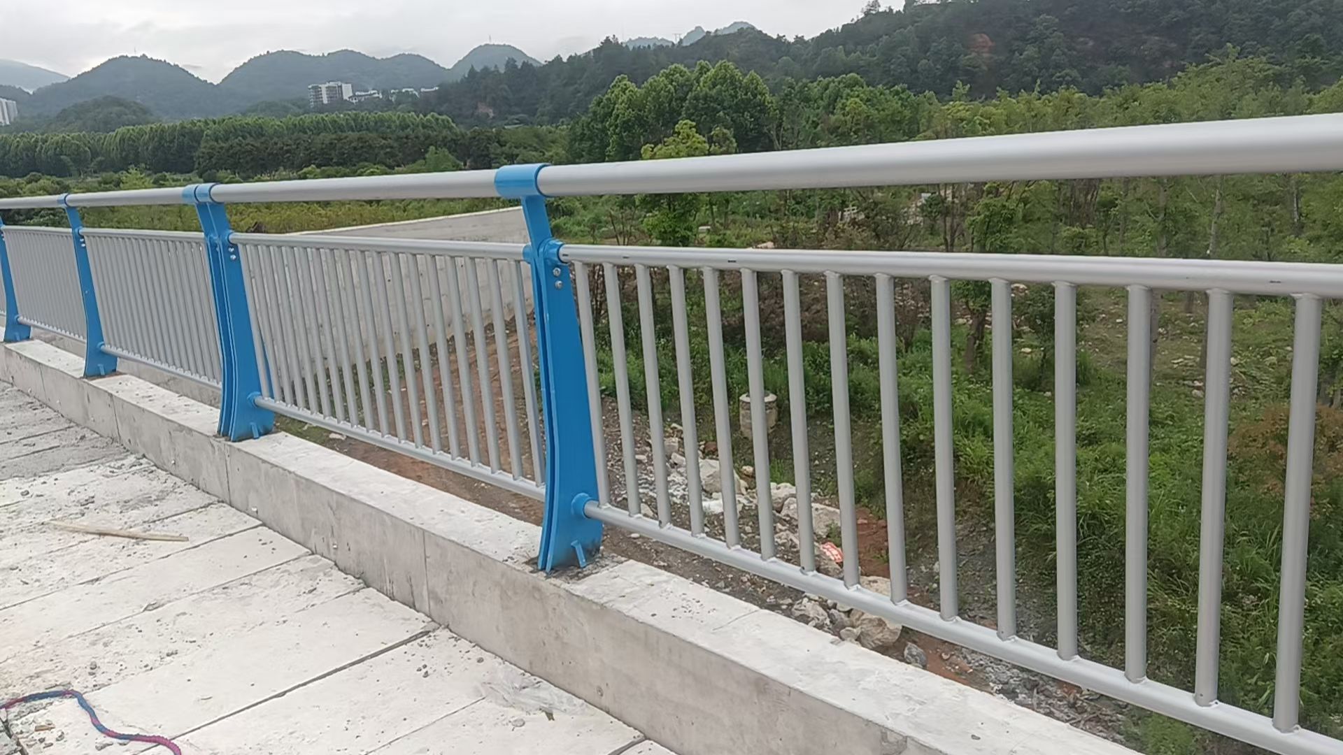 商洛市不锈钢栏杆防撞护栏 - 价格
